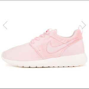 VELVET NIKE TODDLER SNEAKER 💕